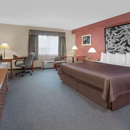 Super 8 By Wyndham Sault Ste Marie On Hotel Екстериор снимка