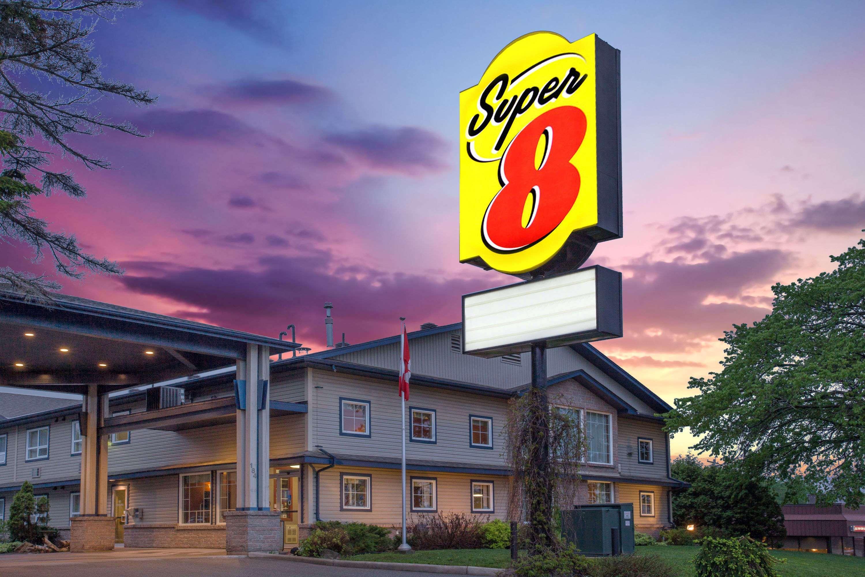 Super 8 By Wyndham Sault Ste Marie On Hotel Екстериор снимка