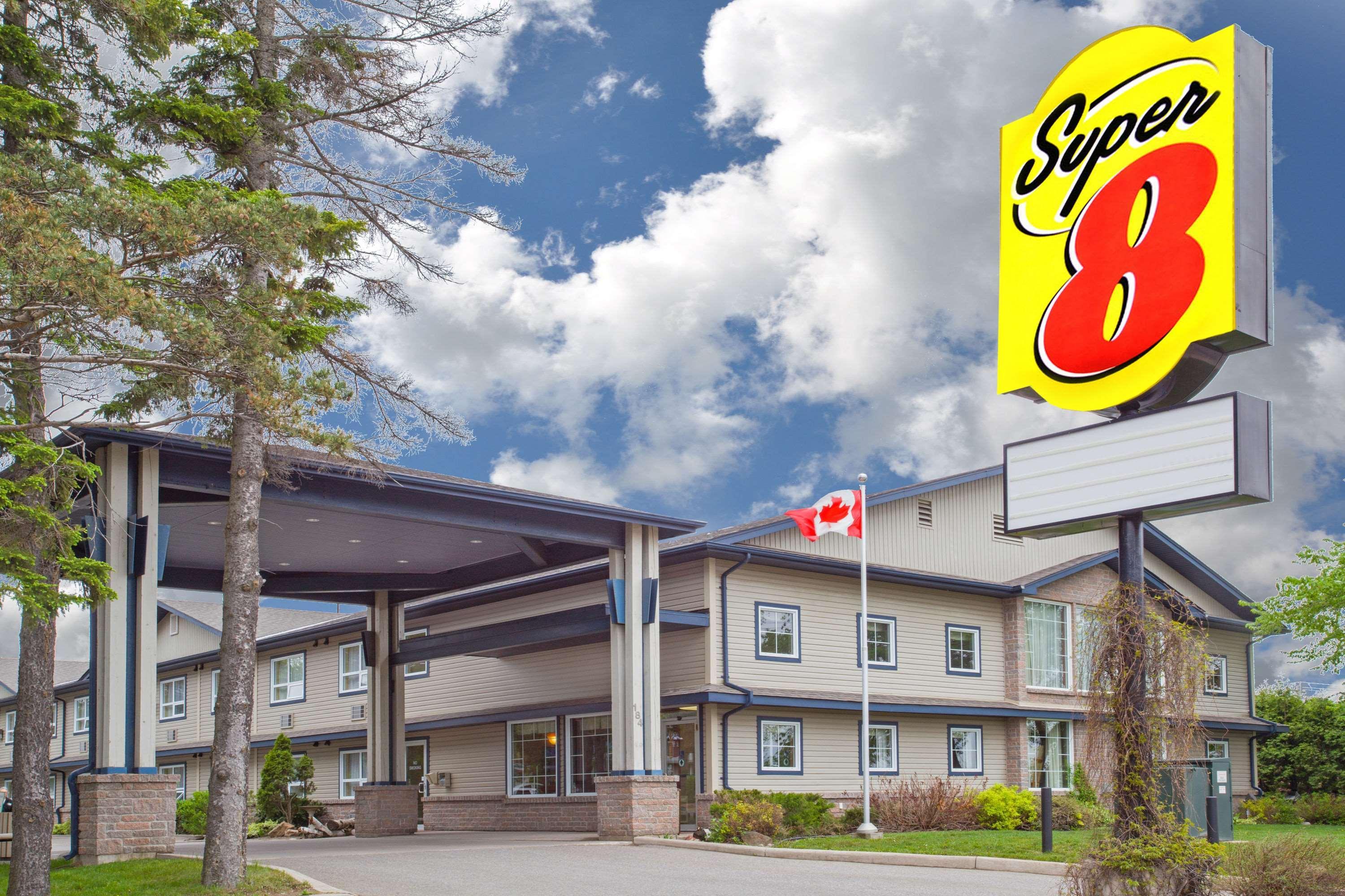 Super 8 By Wyndham Sault Ste Marie On Hotel Екстериор снимка